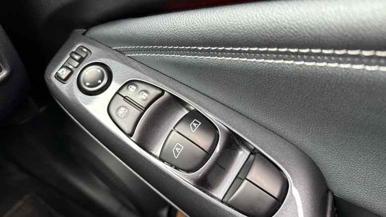 Nissan Juke 1.0 DiG-T N-Connecta 5dr Petrol Hatchback